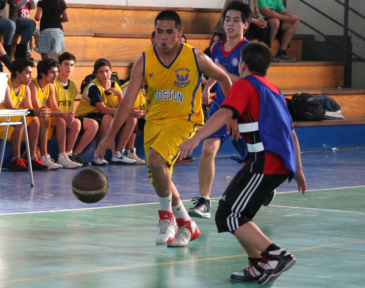 Amistoso Básquetbol en Boston College Huechuraba